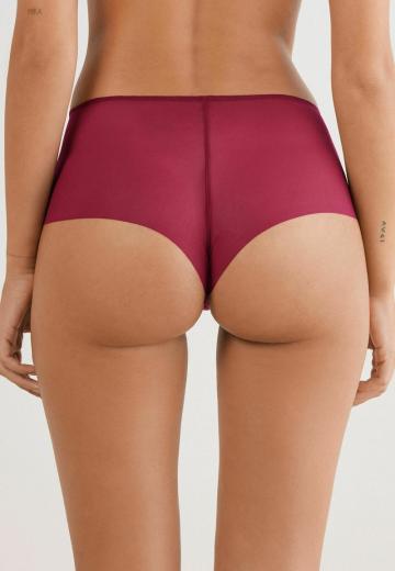 Трусы на бедрах