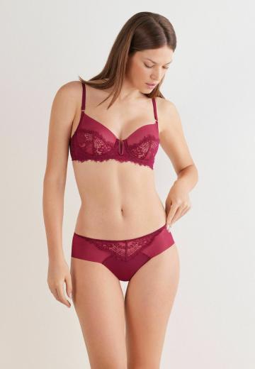 Трусы на бедрах