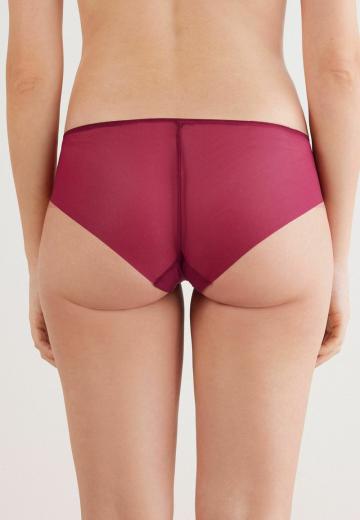 Трусы на бедрах
