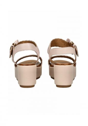 Босоножки на танкетке