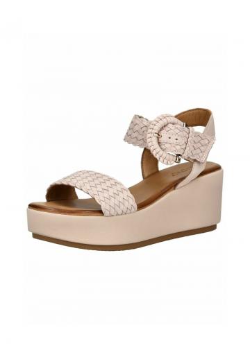 Босоножки на танкетке