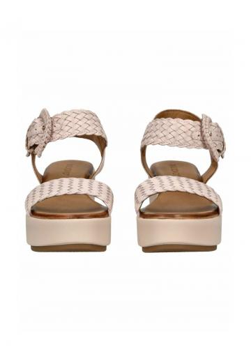 Босоножки на танкетке