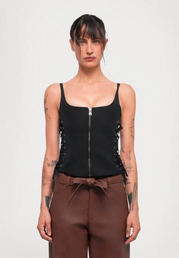 Топ на бретельках