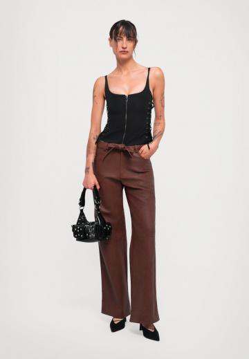 Топ на бретельках