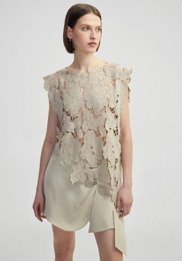 Блузка без рукавов