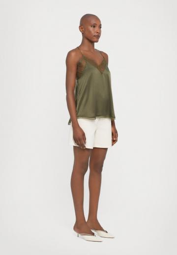 Топ на бретельках