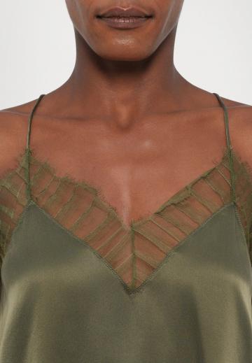 Топ на бретельках