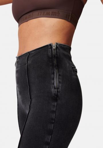 Узкие джинсы