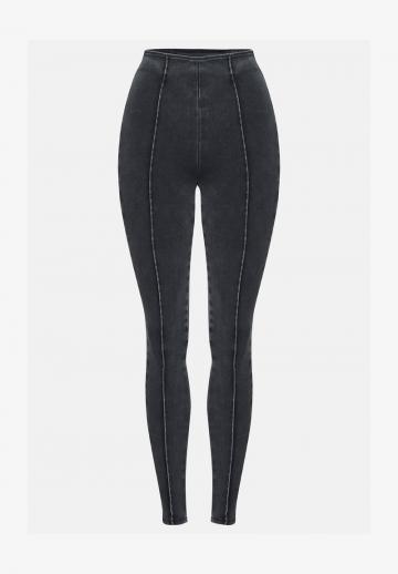 Узкие джинсы