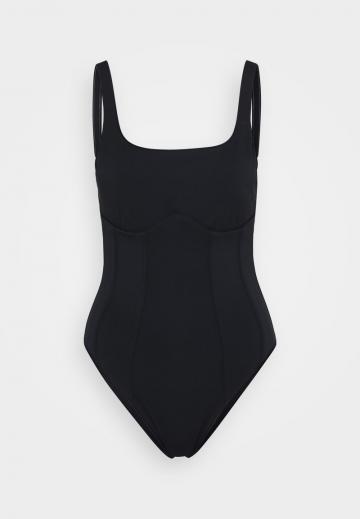 Слитный купальник