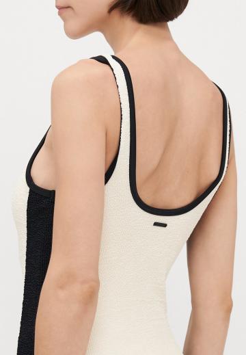 Слитный купальник