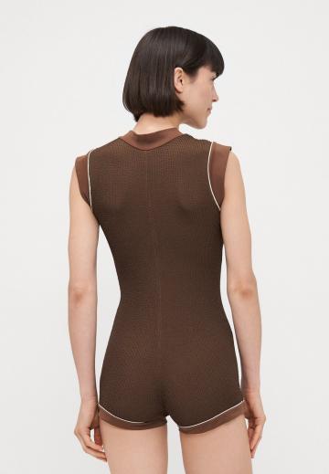 Слитный купальник