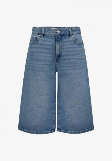 Короткие джинсы