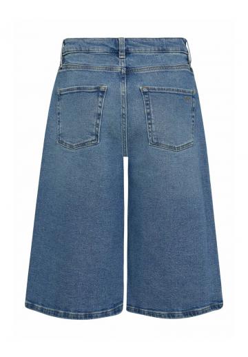 Короткие джинсы