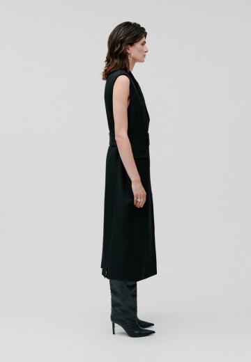 Длинный жилет