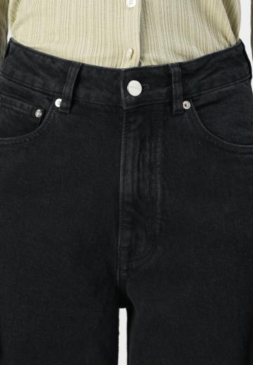 Клешеные джинсы