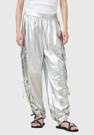 Брюки с накладными карманами