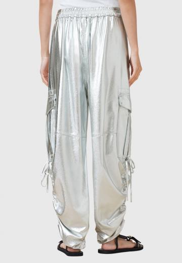 Брюки с накладными карманами