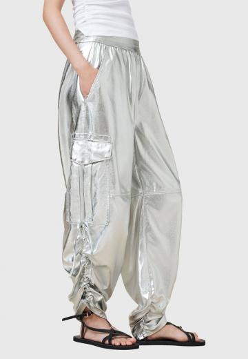 Брюки с накладными карманами