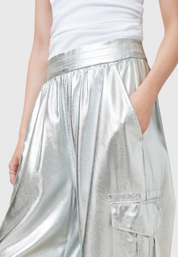 Брюки с накладными карманами