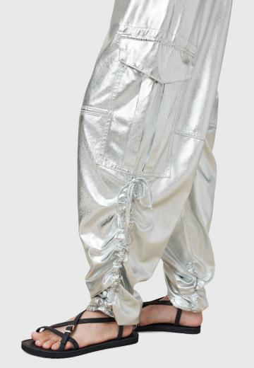 Брюки с накладными карманами