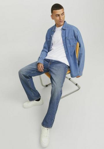 Прямые джинсы