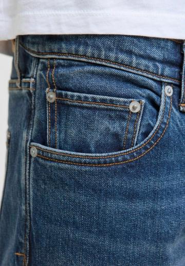 Прямые джинсы