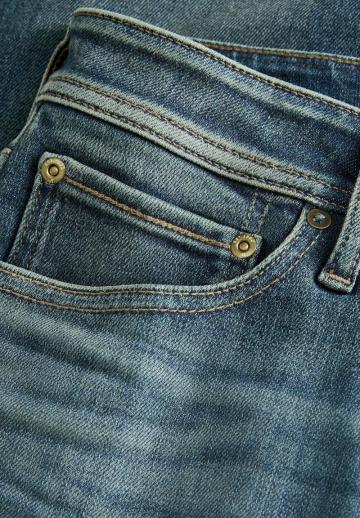 Прямые джинсы