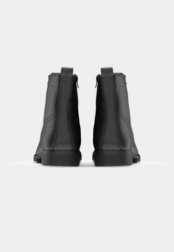 Ботинки на шнуровке