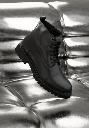 Ботинки на шнуровке