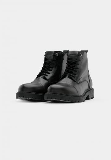 Ботинки на шнуровке