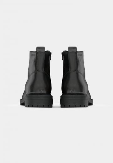 Ботинки на шнуровке