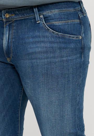 Прямые джинсы