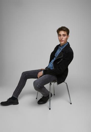 Прямые джинсы