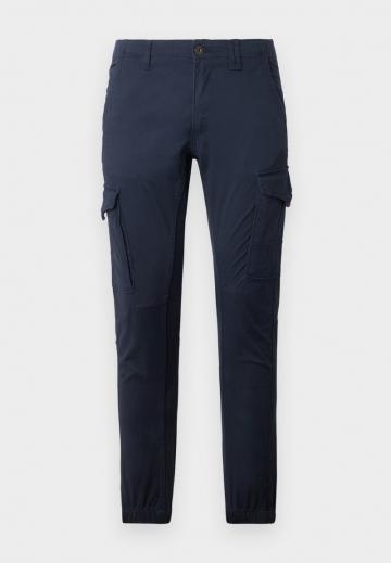 Брюки с накладными карманами