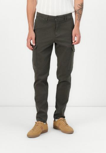 Брюки с накладными карманами