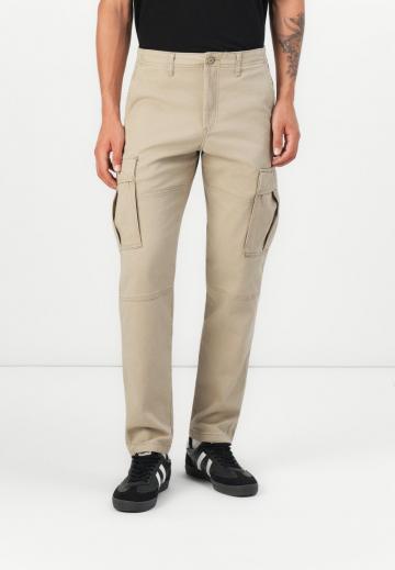 Брюки с накладными карманами