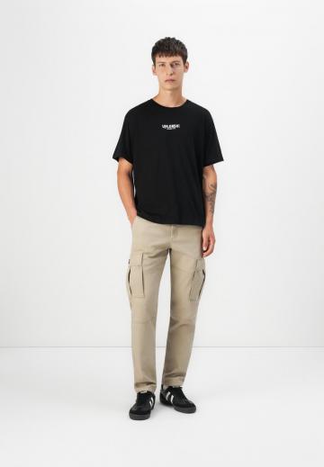 Брюки с накладными карманами