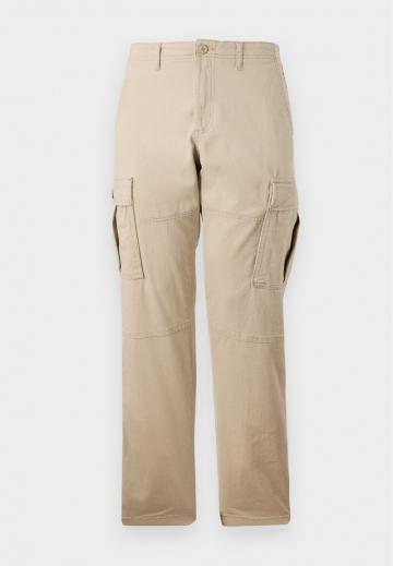 Брюки с накладными карманами