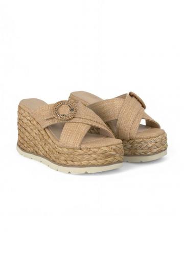 Босоножки на каблуке