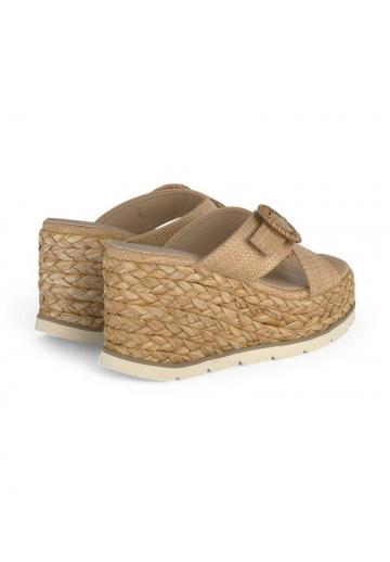 Босоножки на каблуке