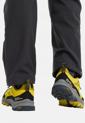 Походные кроссовки