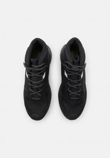 Походные ботинки