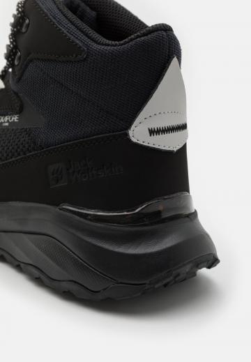 Походные ботинки