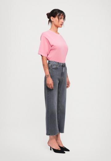 Короткие джинсы