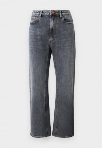 Короткие джинсы