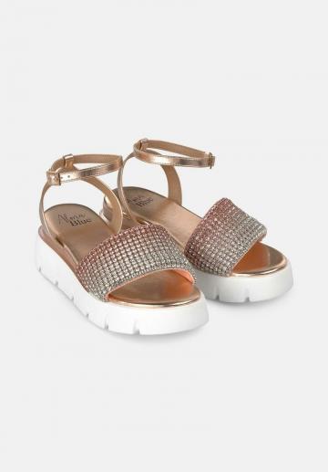 Босоножки на танкетке