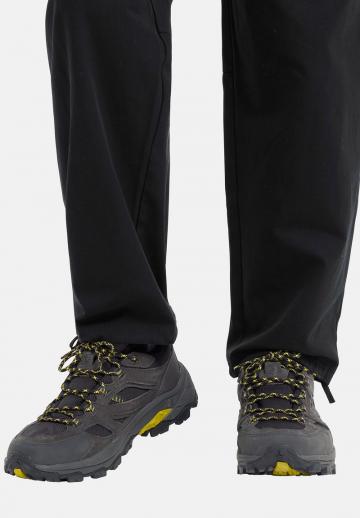 Походные кроссовки