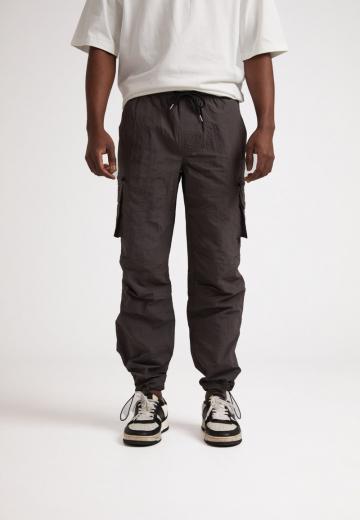 Брюки с накладными карманами