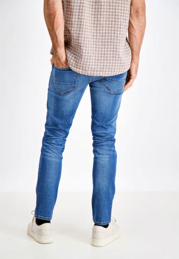 Узкие джинсы